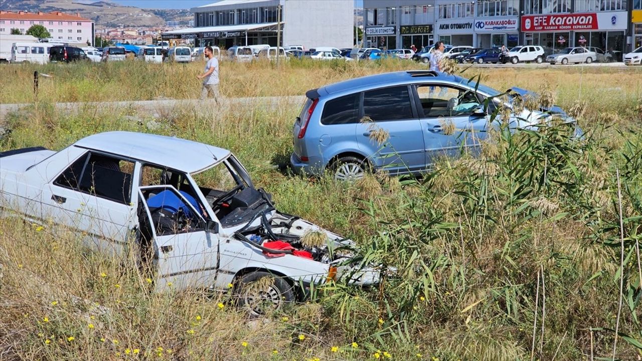 Çorum'da Otomobil Kazası: 4 Yaralı