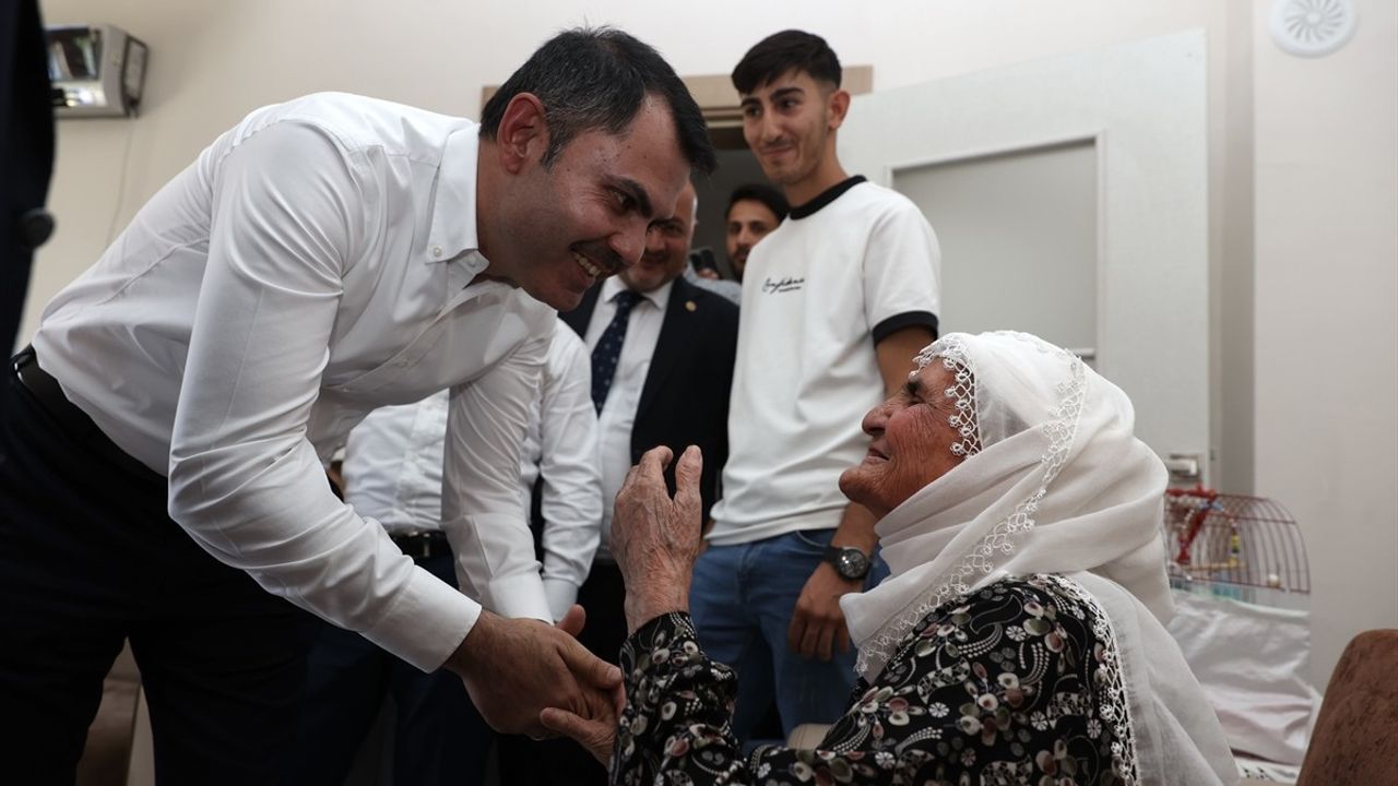 Cumhurbaşkanı Erdoğan, Depremzede Zeliha Yıldırım ile Görüştü