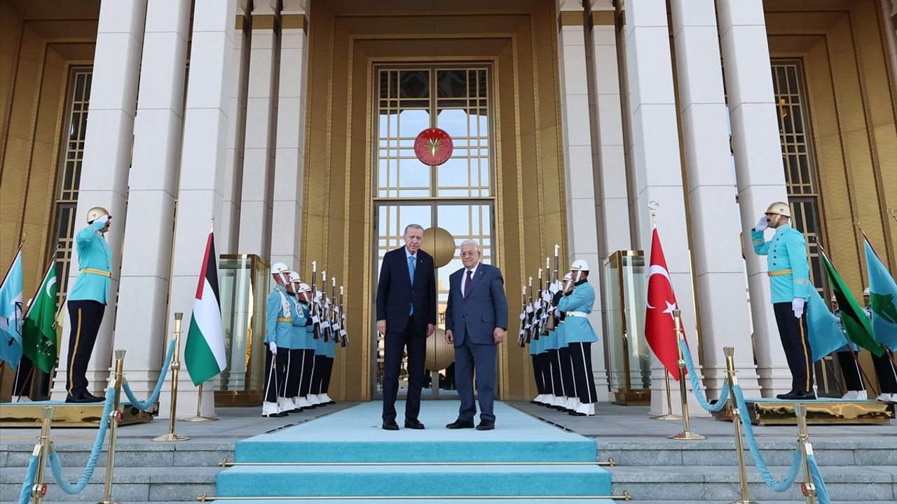 Cumhurbaşkanı Erdoğan, Filistin Devlet Başkanı Abbas ile Görüştü