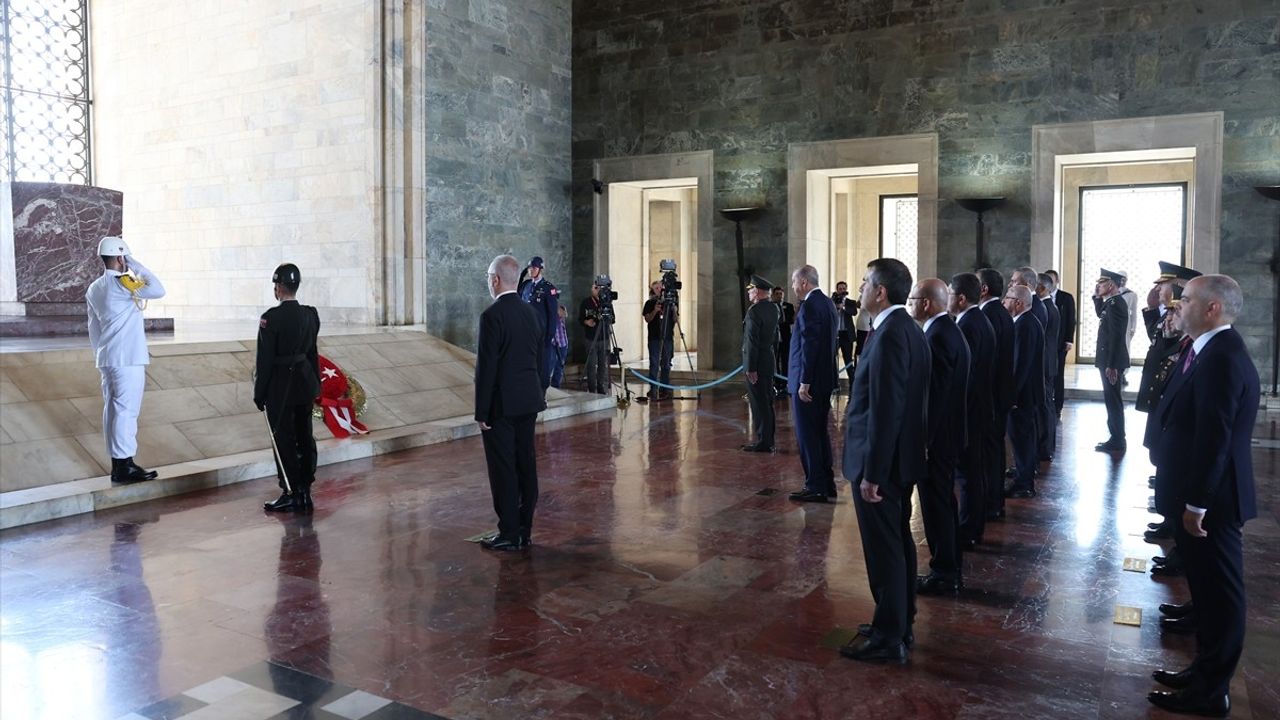 Cumhurbaşkanı Erdoğan ve YAŞ Üyeleri Anıtkabir'i Ziyaret Etti