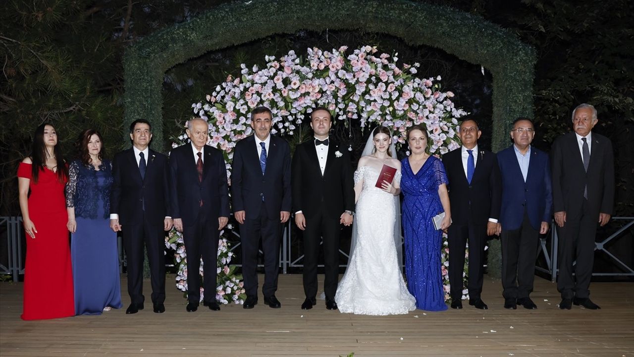 Cumhurbaşkanı Yardımcısı ve MHP Genel Başkanı Nikah Şahidi Oldu