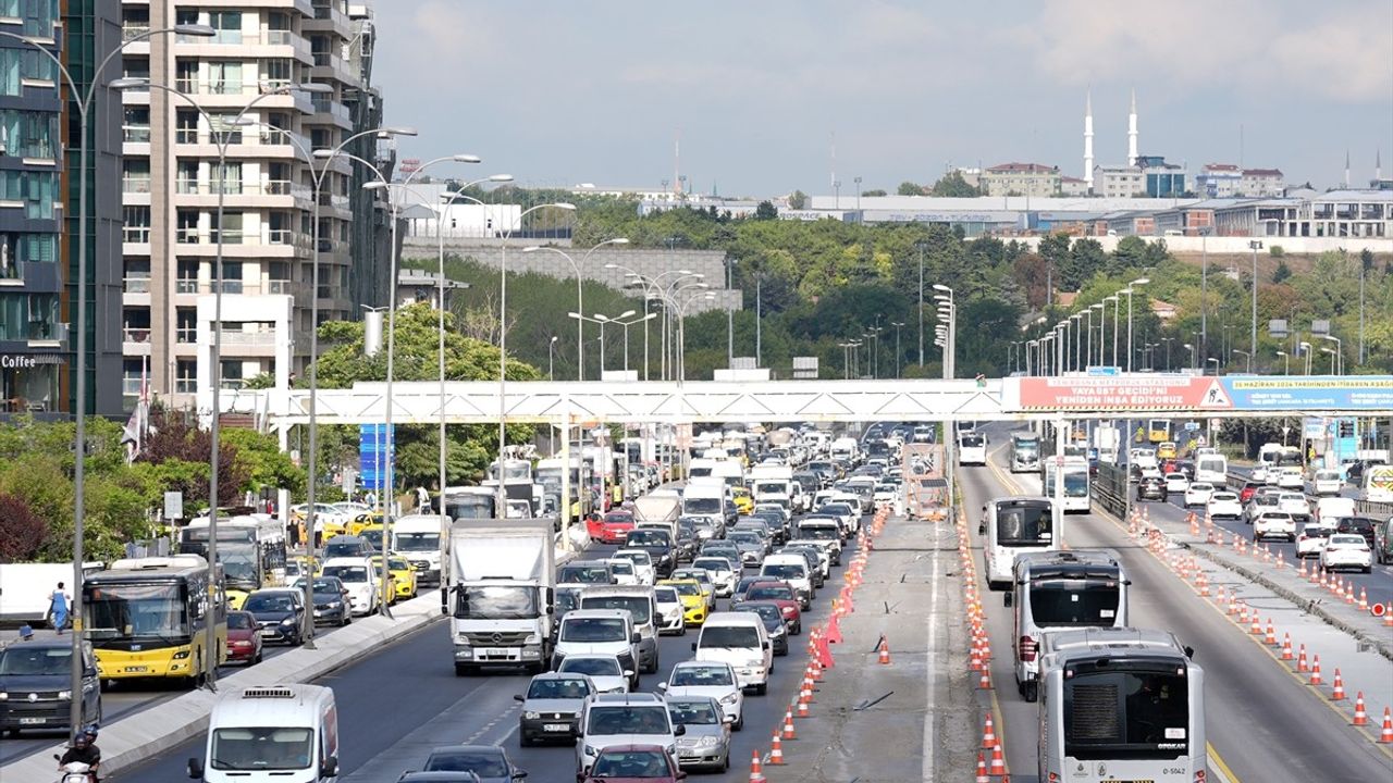 D-100 Kara Yolunda Trafik Yoğunluğu: Bahçelievler ve Avcılar'daki Çalışmalar Etkili