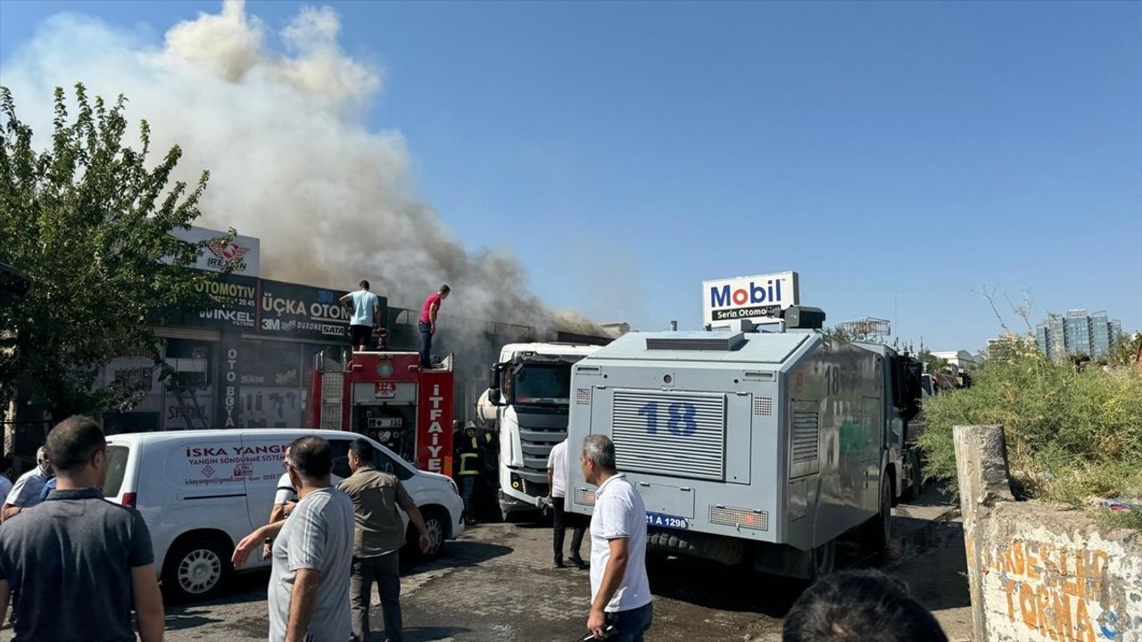 Diyarbakır'daki 3. Sanayi Sitesi'nde Yangın Çıktı
