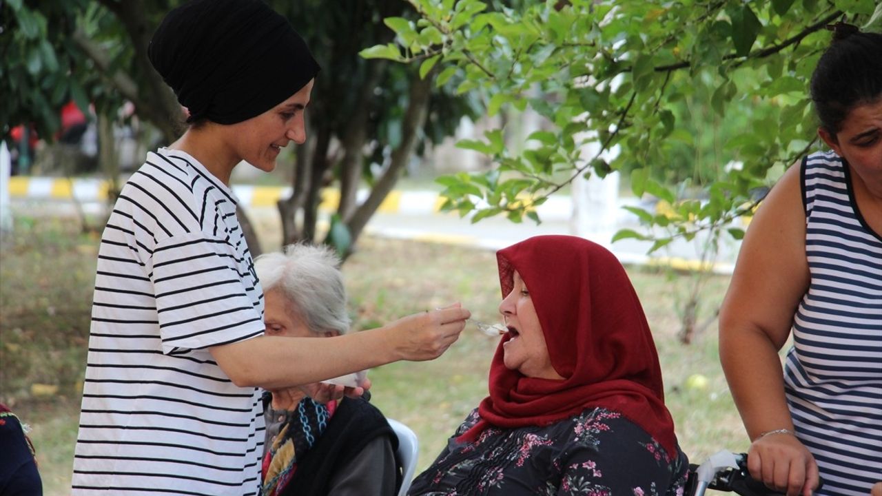 Düzce'de Huzurevi Sakinlerine Özel Dondurma Şenliği