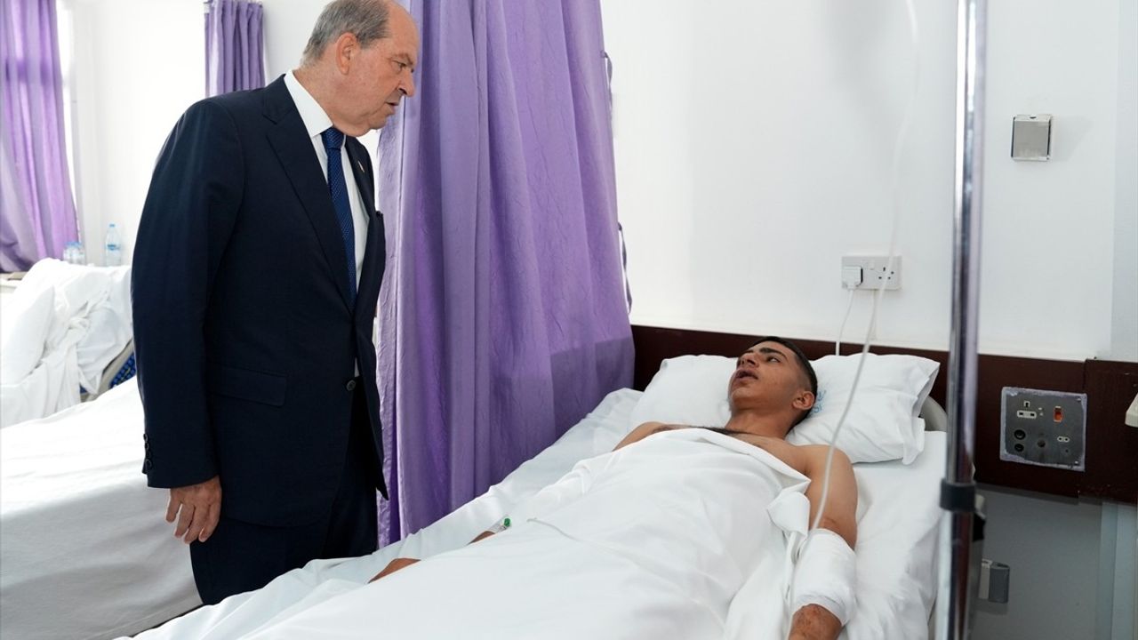 Ersin Tatar, Trafik Kazasında Yaralanan Askerleri Hastanede Ziyaret Etti