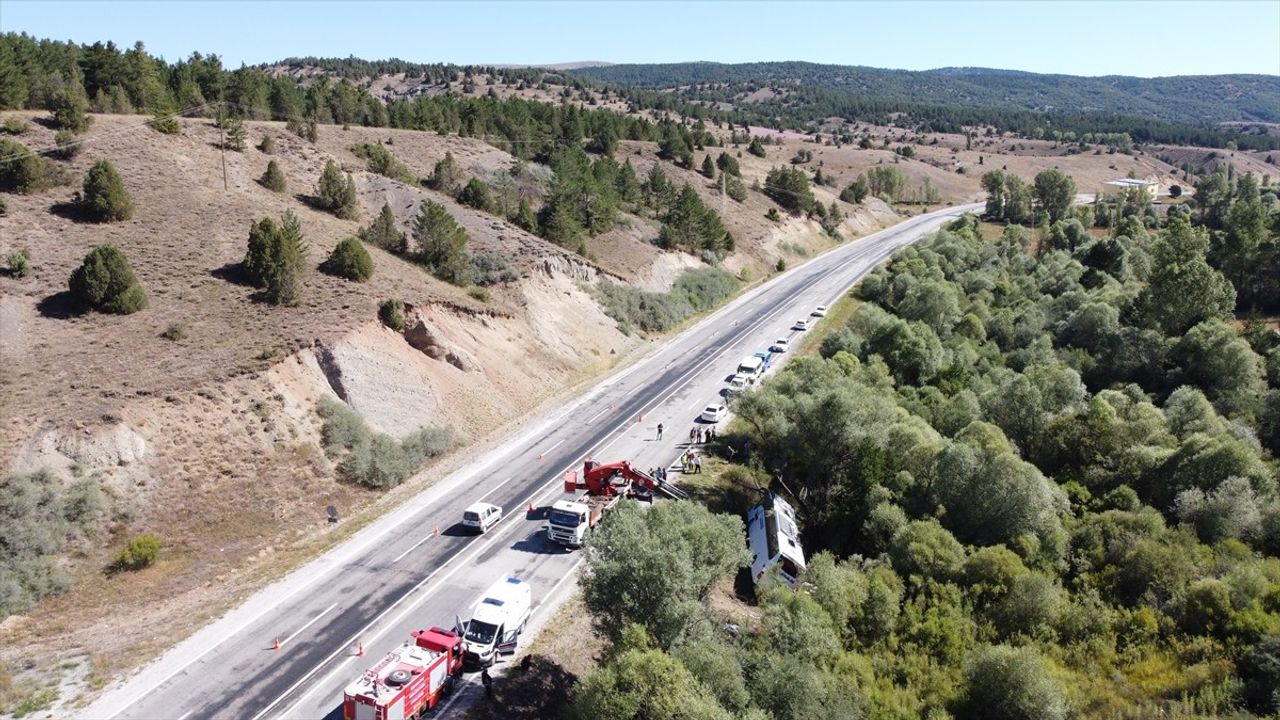 Erzincan'da Otobüs Devrildi: 1 Ölü, 40 Yaralı