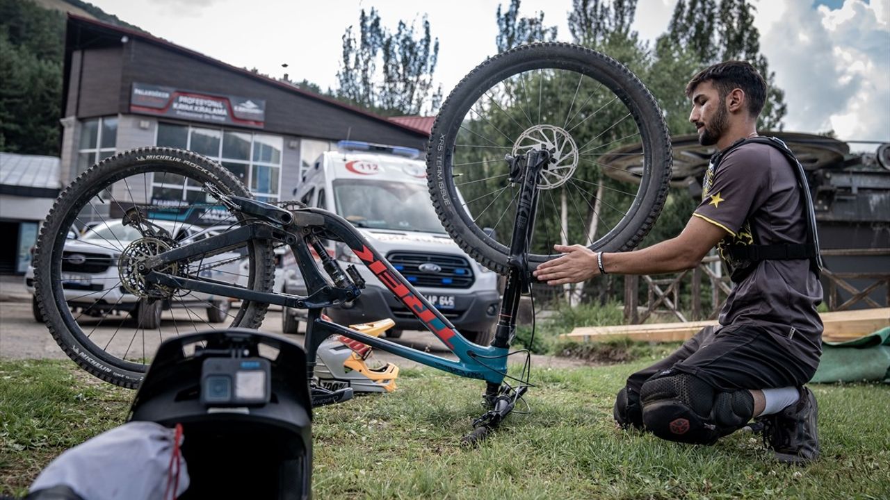 Erzurum'da Bisiklet Heyecanı: Downhill Türkiye Şampiyonası Öncesi Resmi Antrenman