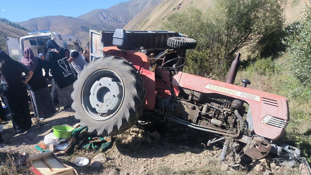 Erzurum'da Traktör Devrildi, 11 Yaralı