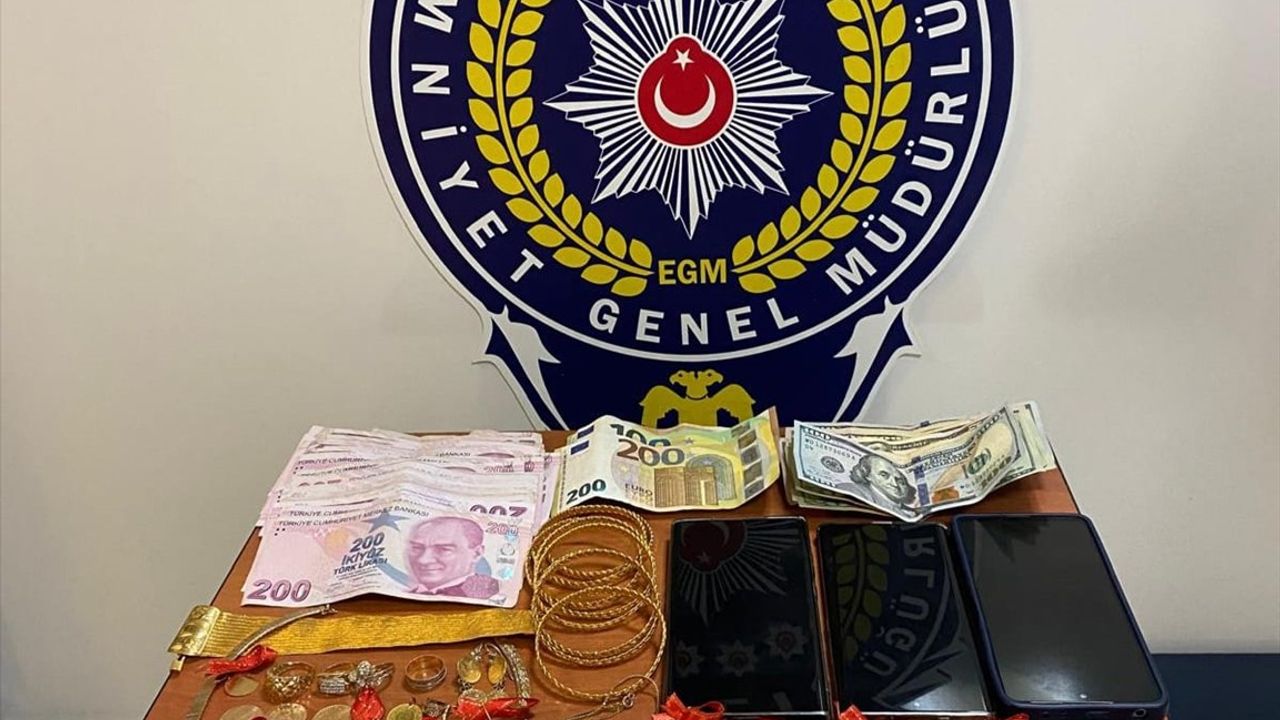 Eskişehir'de Telefondan Dolandırıcılık Yapan İki Kişi Tutuklandı