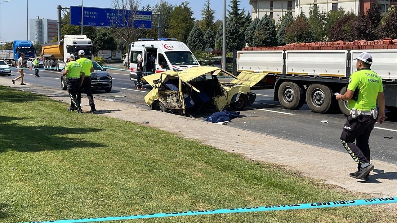 Eskişehir'de Trafik Kazası: Bir Ölü, Üç Yaralı