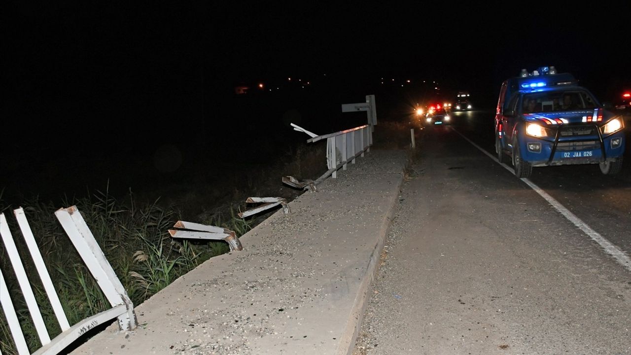 Feci Kaza: Adıyaman'da Dere Yatağına Devrilen Araçta Sürücü Hayatını Kaybetti