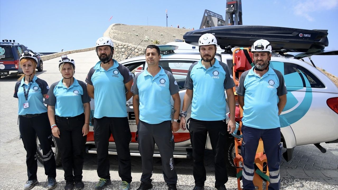 Fethiye'de UMKE Tatbikatında Yamaç Paraşütü Pilotu Kurtarıldı