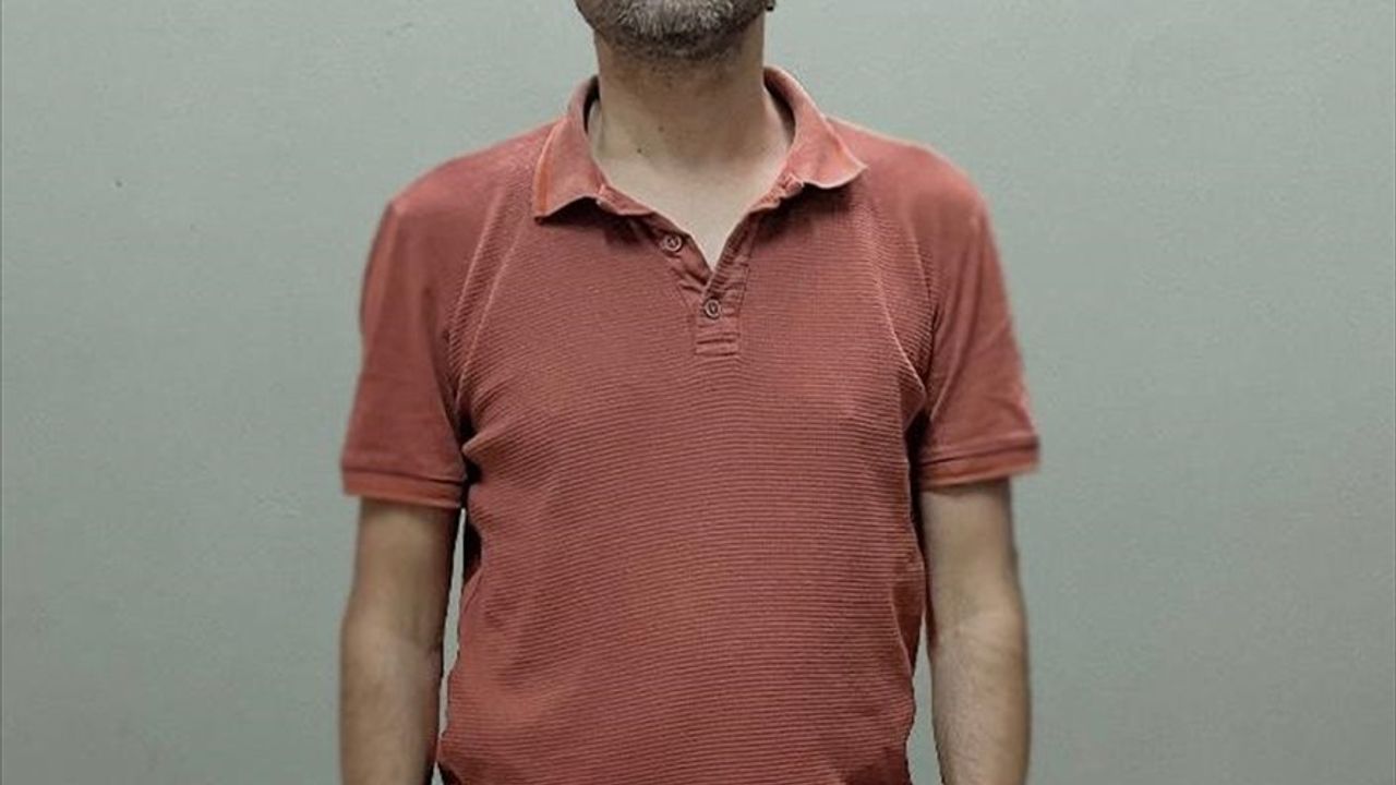 FETÖ'nün Sözde TSK İmamı Adil Öksüz'ün Saklanmasıyla İlgili Üç Şüpheli Tutuklandı