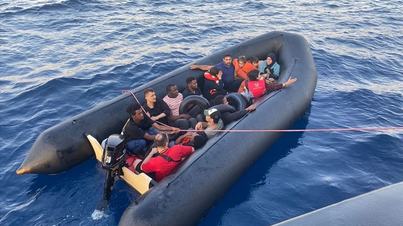 Foça Açıklarında Düzensiz Göçmen Operasyonu