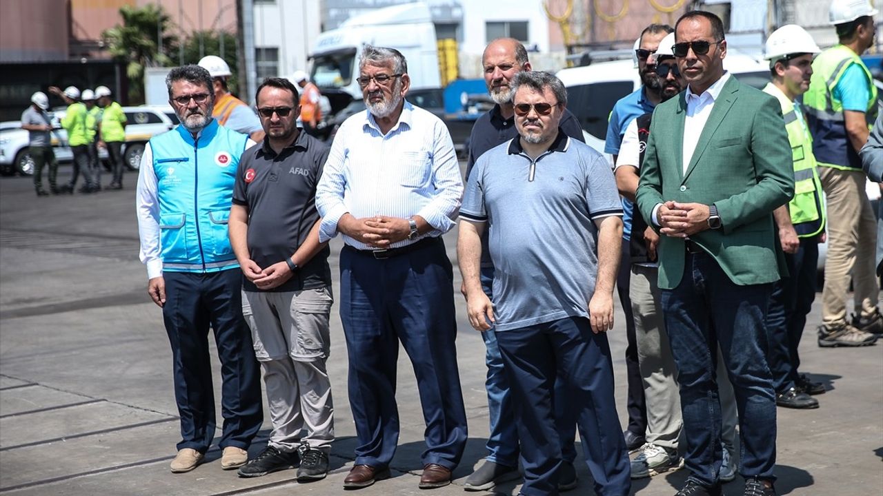 Gazze'ye 1742 Ton İnsani Yardım Gönderiliyor