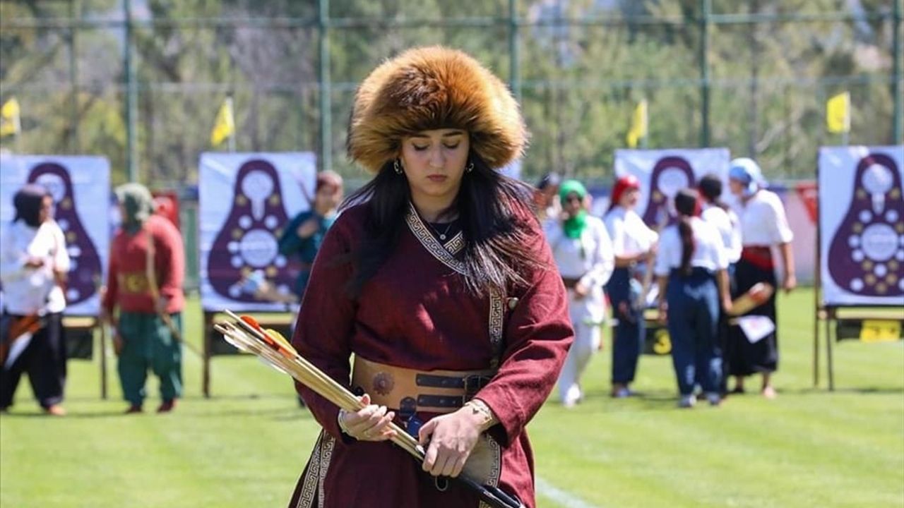 Geleneksel Türk Okçuluğu Türkiye Şampiyonası Sivas'ta Başladı