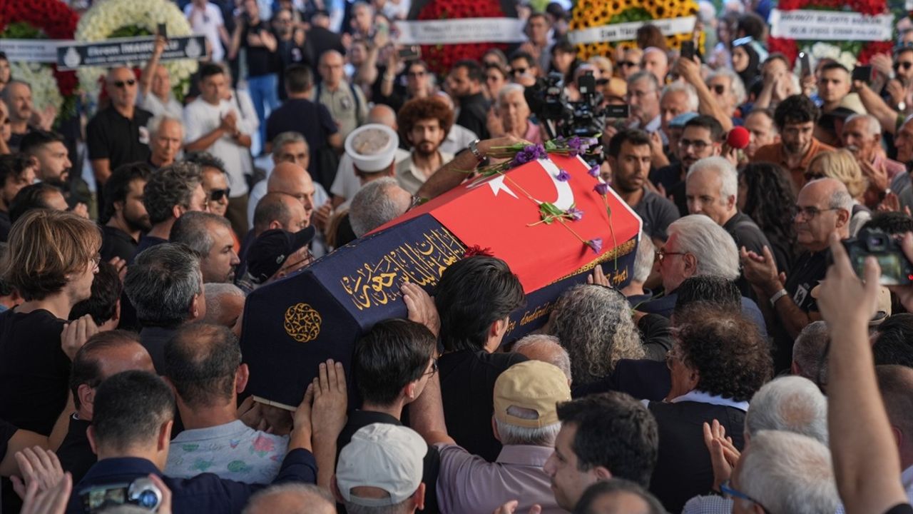 Genco Erkal'ın Son Yolculuğu: Sanatçıya Veda Töreni