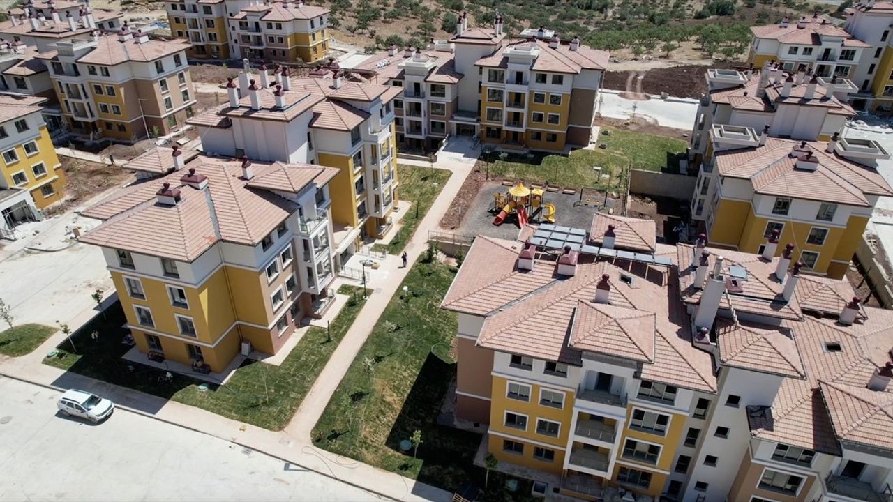 Gölbaşı'nda Depremzedelere Kalıcı Konut Yapımı Sürüyor