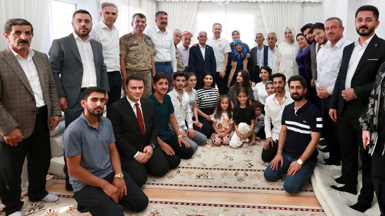 İçişleri Bakanı Yerlikaya'dan İkiyaka Köyü Ziyareti