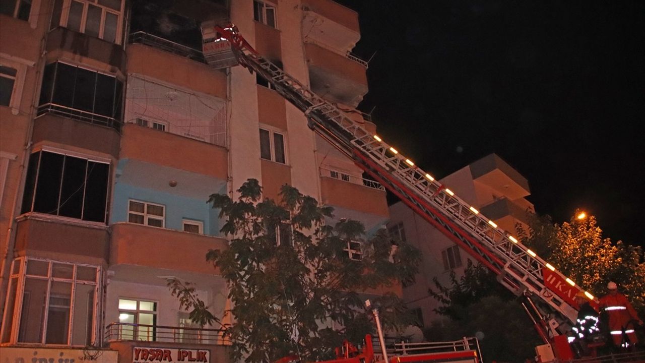 Iğdır'daki 5 Katlı Binada Yangın Kontrol Altına Alındı
