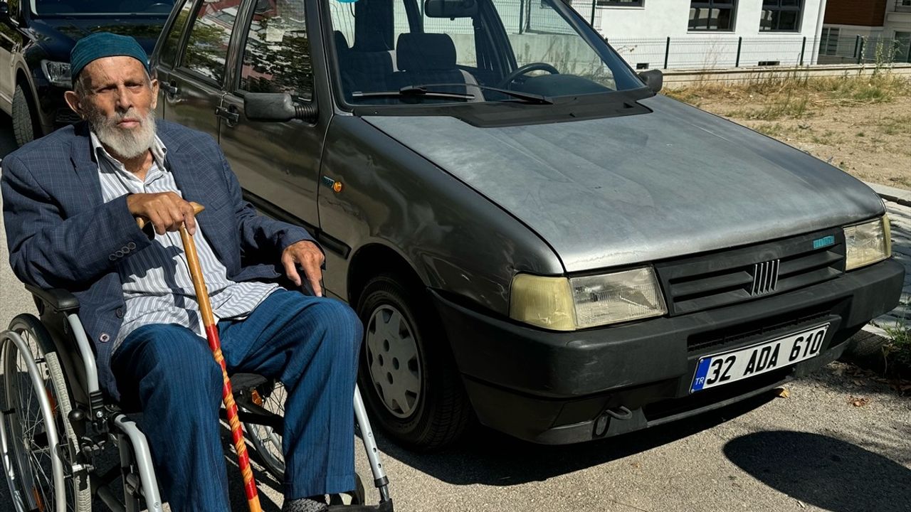 Isparta'dan Örnek Bağış: Şehit Torunu Otomobilini Derneğe Hediye Etti