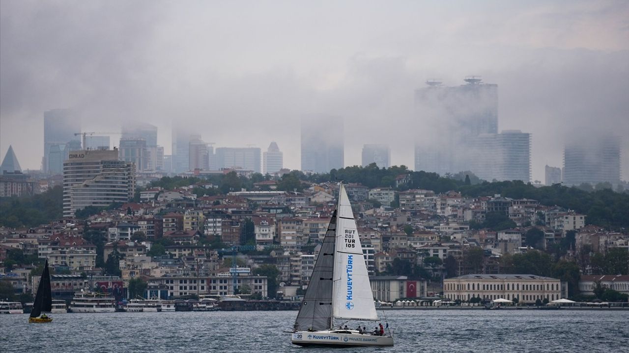 İstanbul Boğazı'nda Zafer Kupası Yat Yarışı Rüzgarı Esti