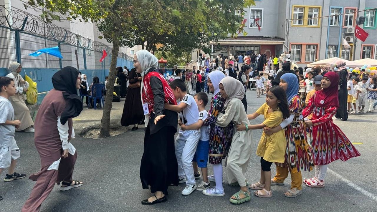 İstanbul'da 1. Uygur Sokak Oyunları Şenliği Düzenlendi