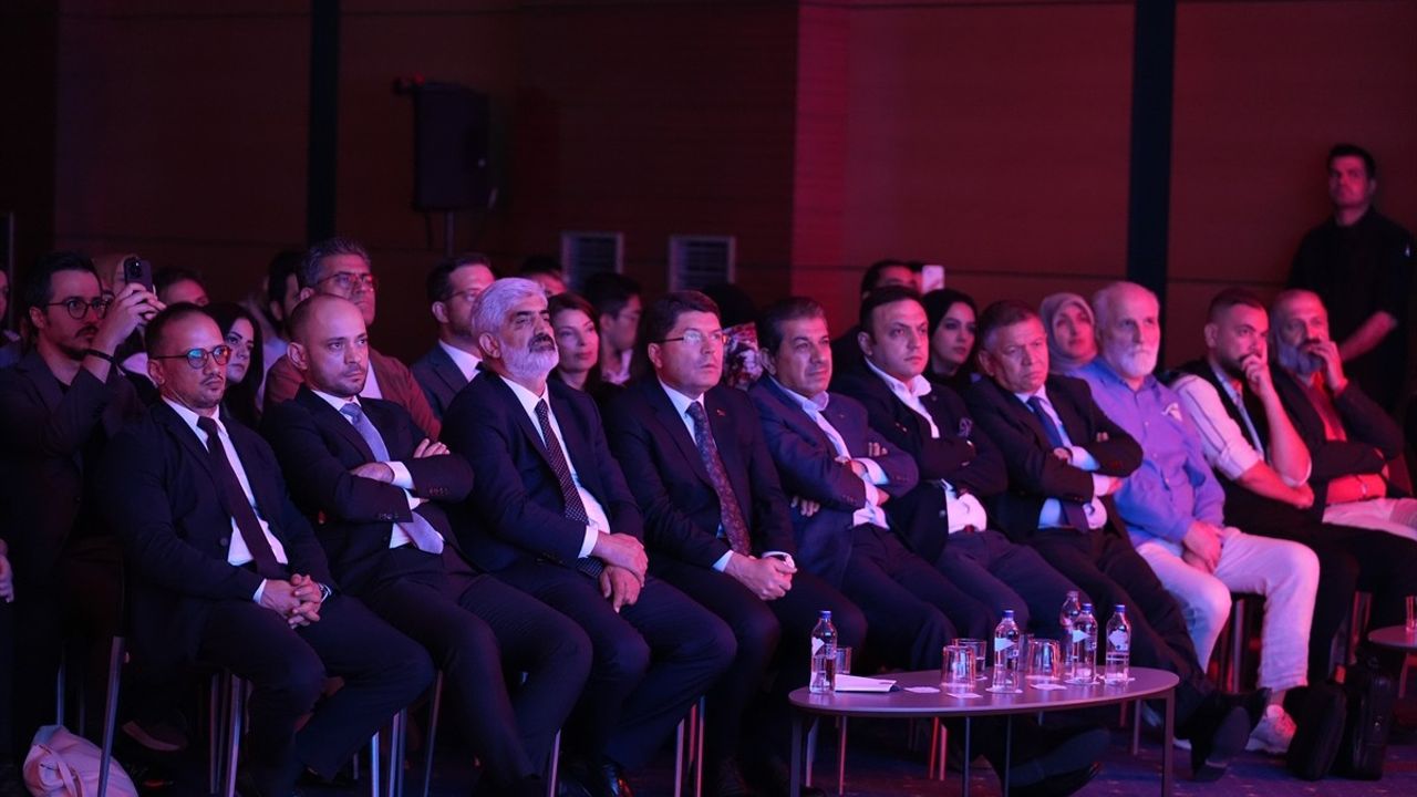 İstanbul'da 'Şifa Hastanesi-14 Günlük Vahşet Belgeseli' Gala Gösterimi