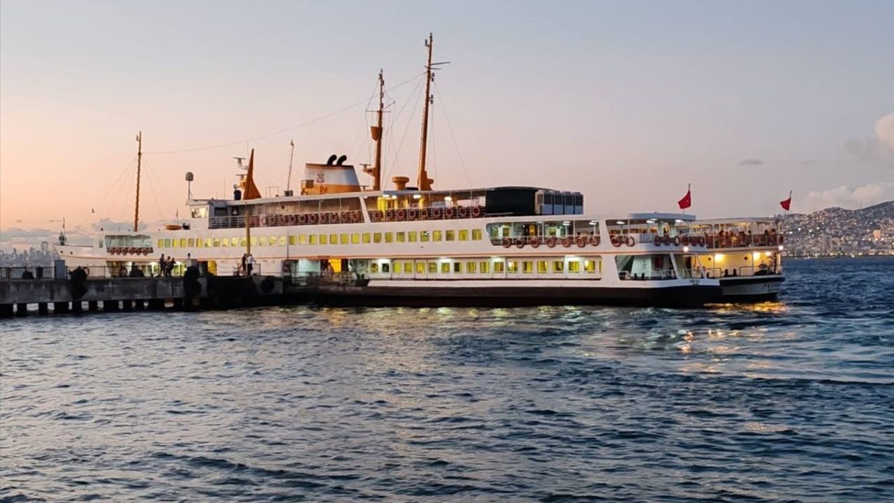İstanbul'da Vapurlar Arası Yolcu Nakli