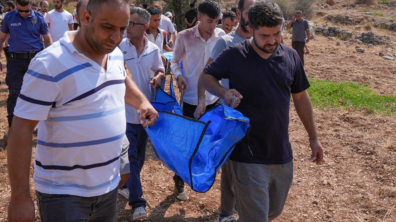 İzmir'de Şok Edici Olay: Baba Üç Çocuğunu Öldürüp İntihar Girişiminde Bulundu