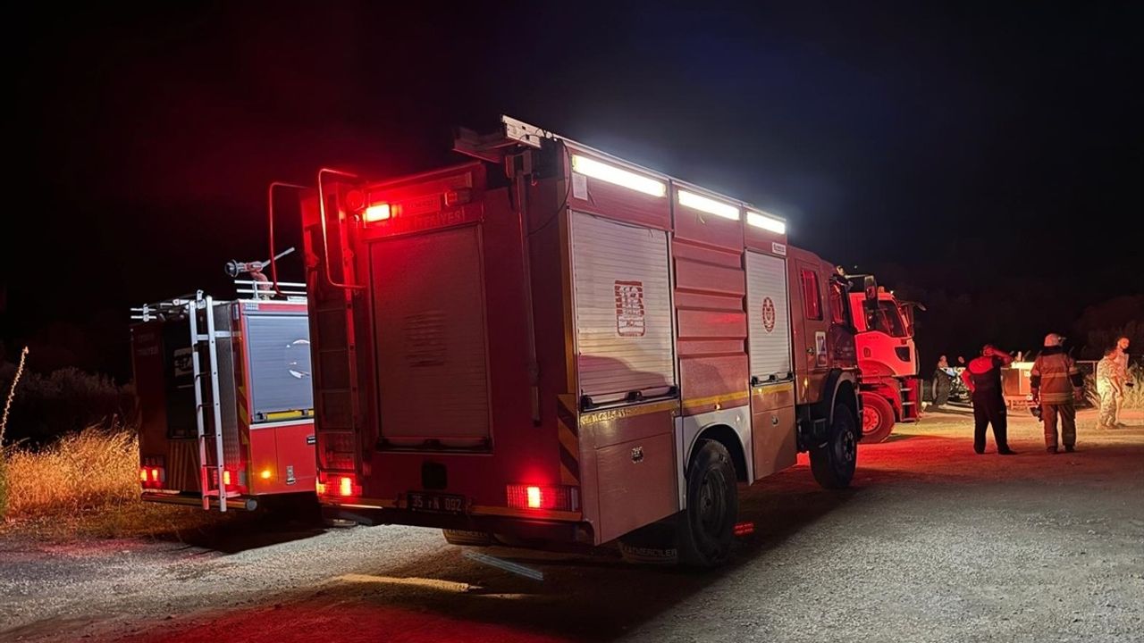 İzmir'in Karaburun İlçesinde Orman Yangınına Müdahale Sürüyor
