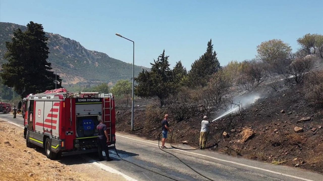 İzmir Selçuk'ta Otluk Alanda Yangın Kontrol Altına Alındı