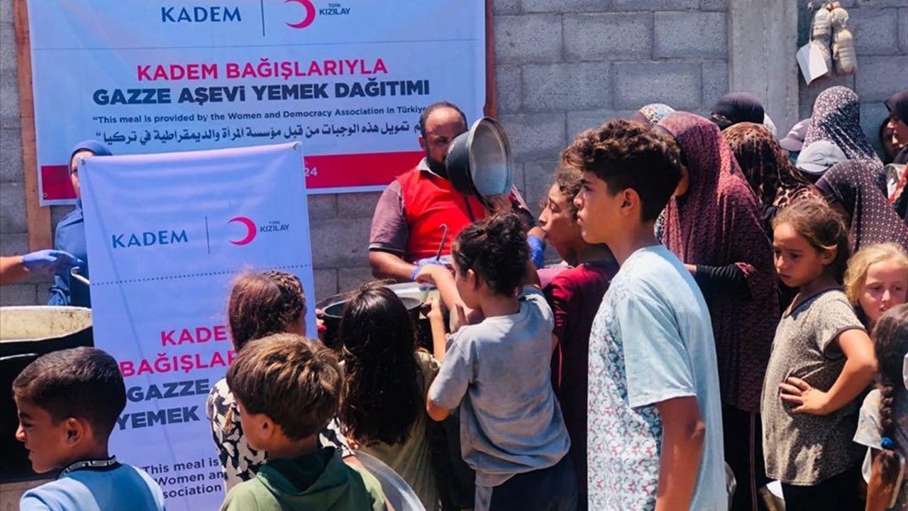 KADEM ve Türk Kızılay Gazze’de Sıcak Yiyecek Dağıtımı Yapacak
