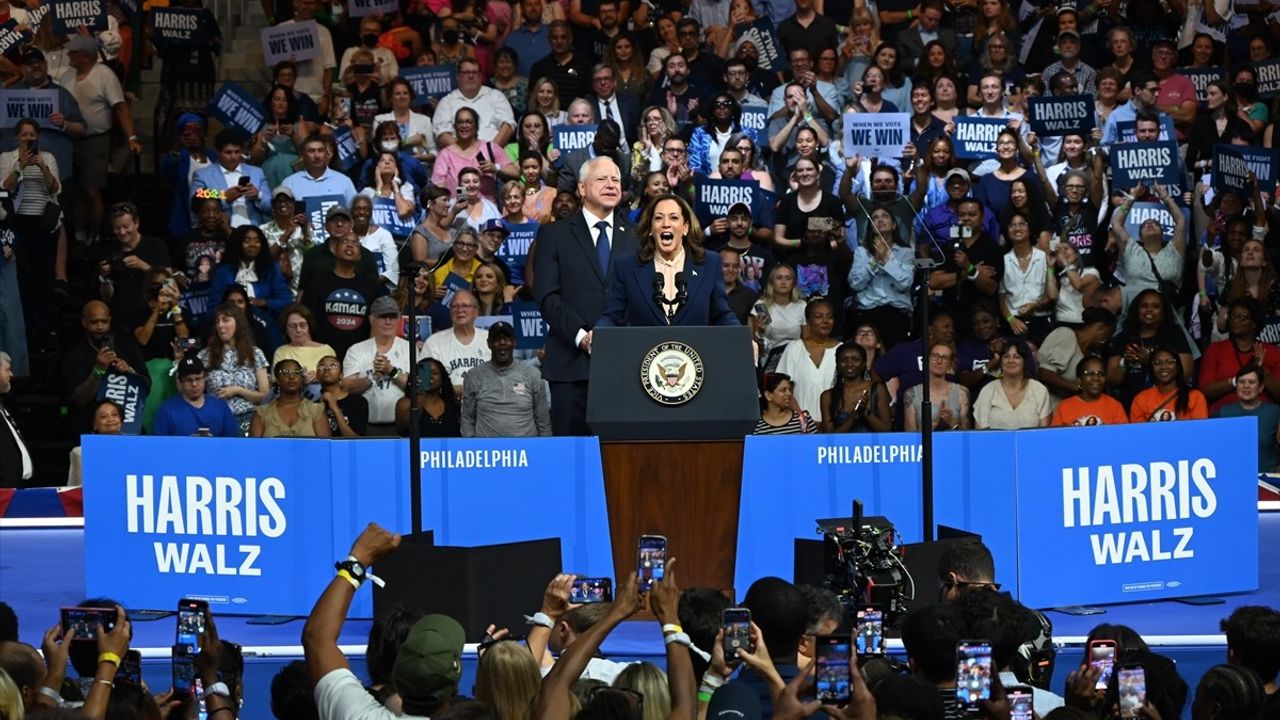 Kamala Harris, Tim Walz'u Başkan Yardımcısı Adayı Olarak Seçti