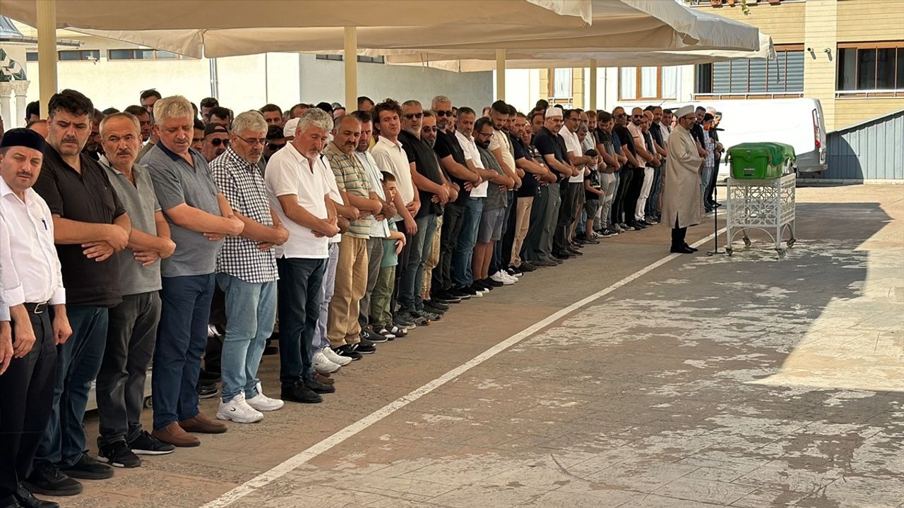 Karabük'te Motosiklet Kazası: Hayatını Kaybeden Sürücü Defnedildi