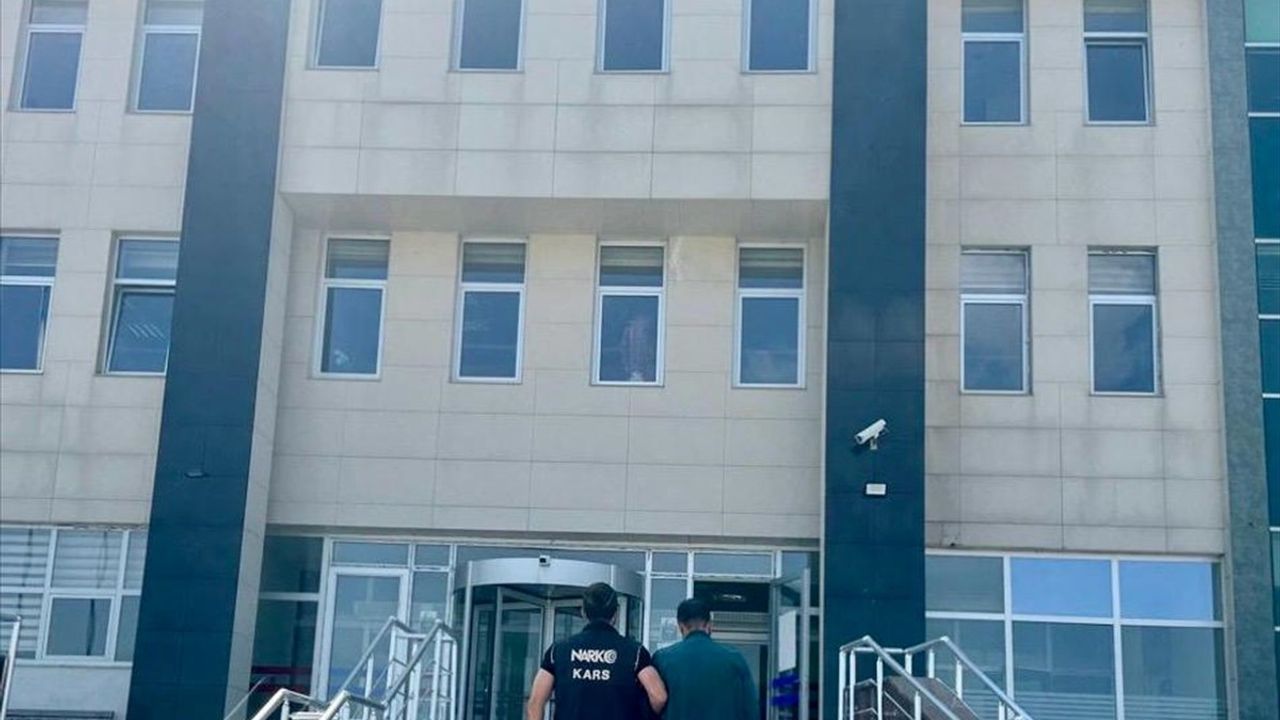 Kars'ta Sokak Satıcılarına Yönelik Uyuşturucu Operasyonu