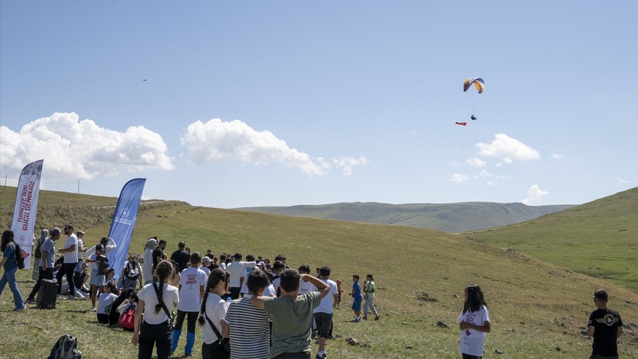 Kars'ta Yamaç Paraşütü Uçuşlarıyla Ani'nin Fetih Kutlamaları