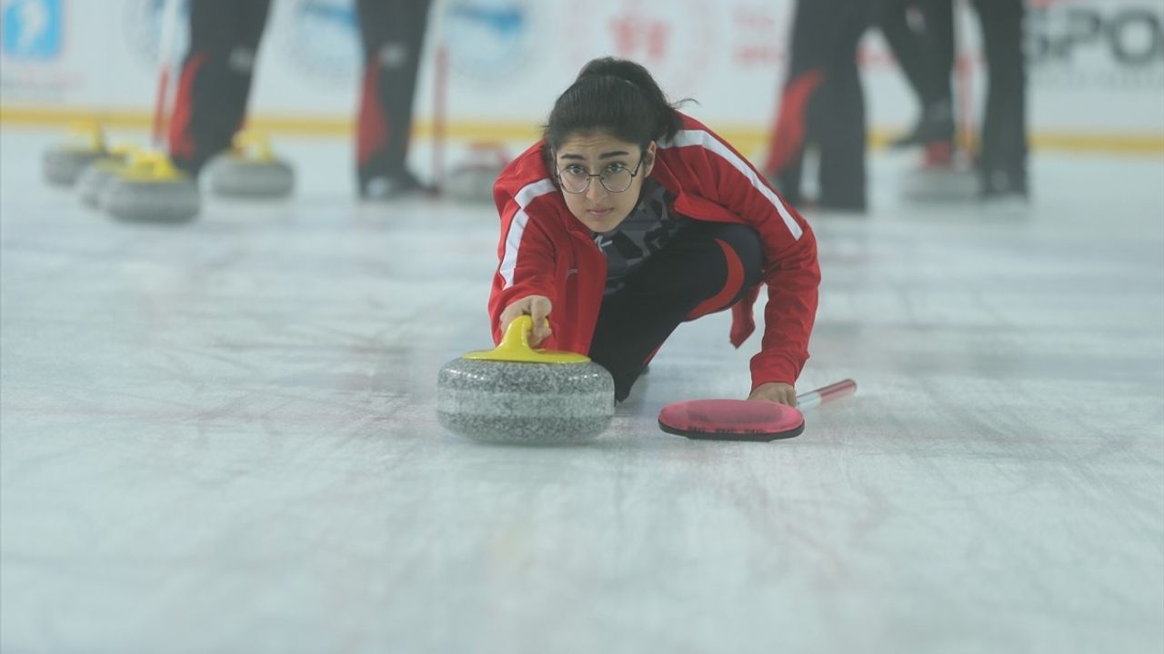 Karslı Kızlar Curlingde İlerliyor