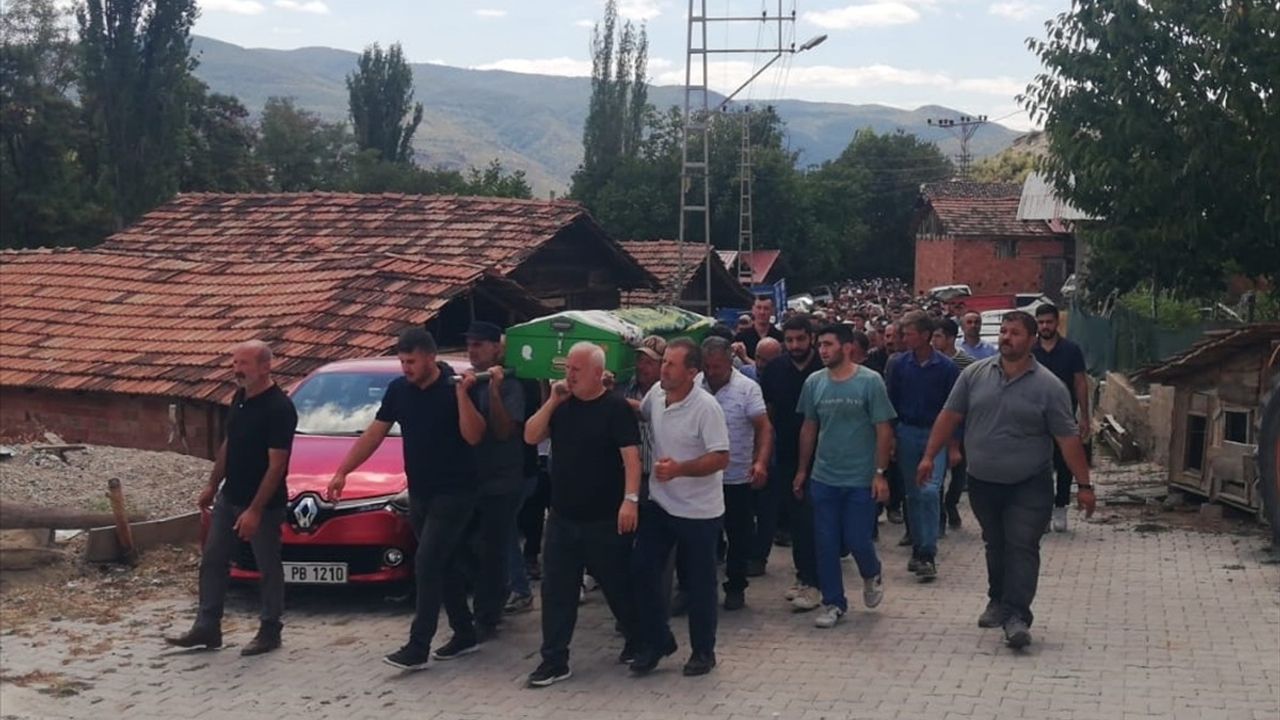 Kastamonu'daki Tekne Kazasında Hayatını Kaybeden İki Kişi Toprağa Verildi
