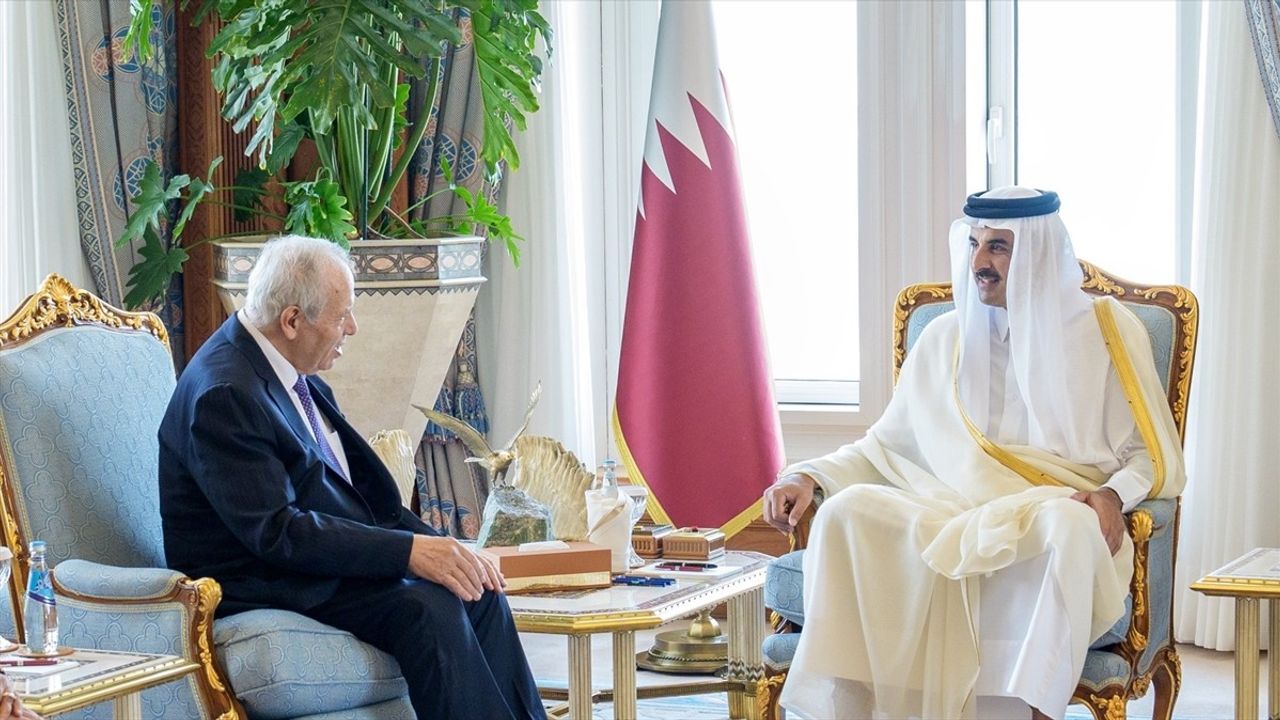 Katar'dan Filistin Büyükelçisi Gannam'a Nişan Takdimi