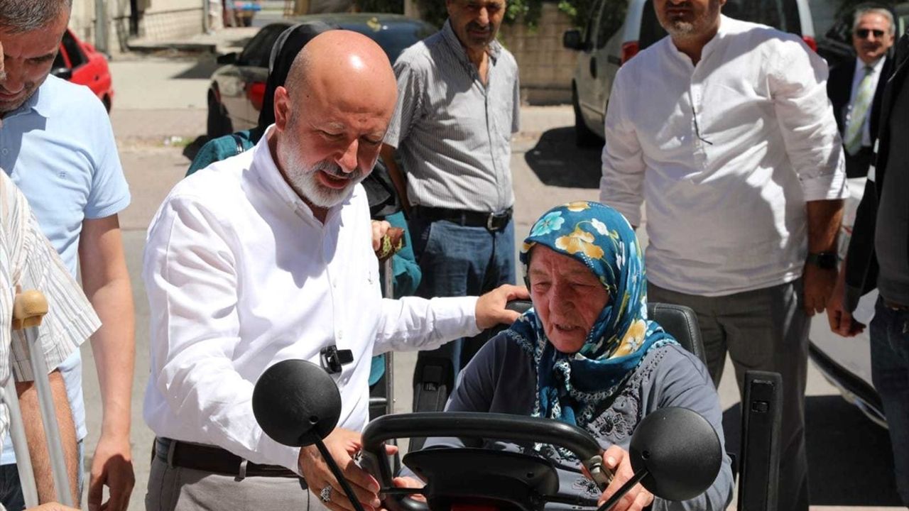 Kayseri'de Engelli Çifte Akülü Araç Desteği