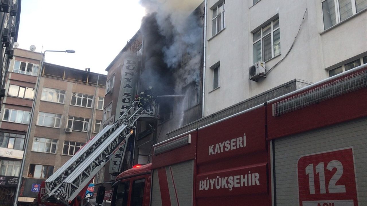 Kayseri'de Yangın: İtfaiye Ekipleri Zamanında Müdahale Etti
