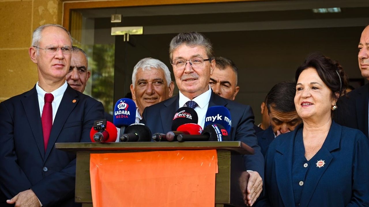 KKTC Başbakanı Ünal Üstel, Partisinin Genel Başkanlığına Aday olduğunu Açıkladı