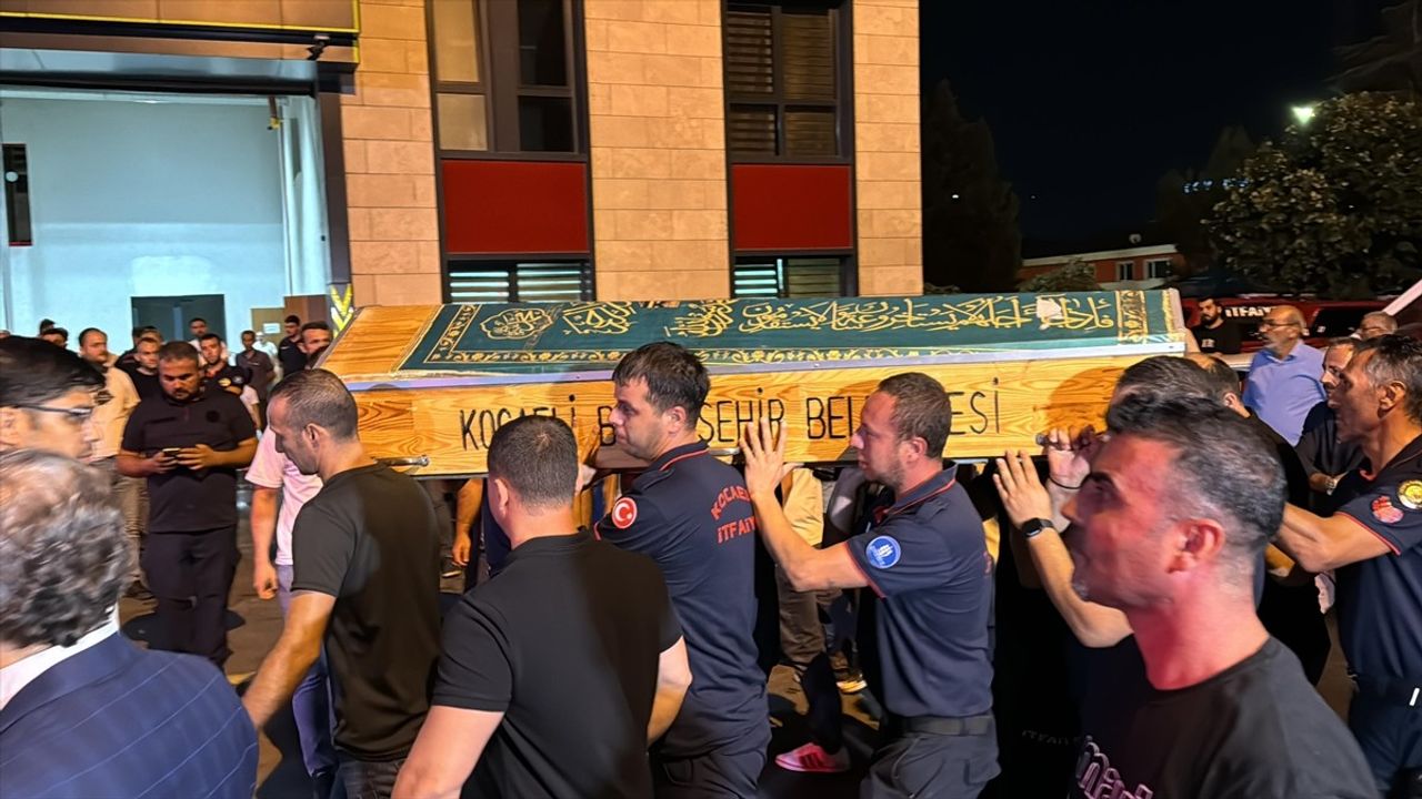 Kocaeli'de Trafik Kazası: İtfaiye Personeli Oğuz Gökçe Hayatını Kaybetti