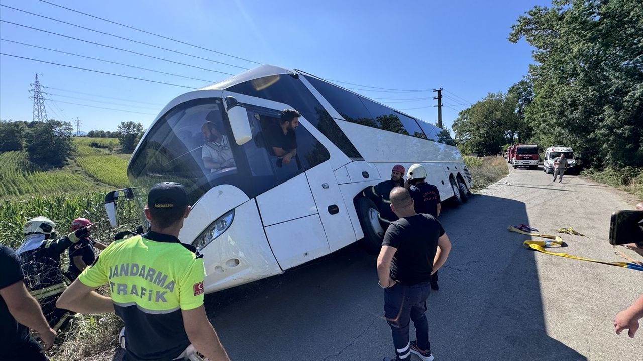 Kocaeli'de Tur Otobüsü Kazası: 43 Yolcu Kurtarıldı