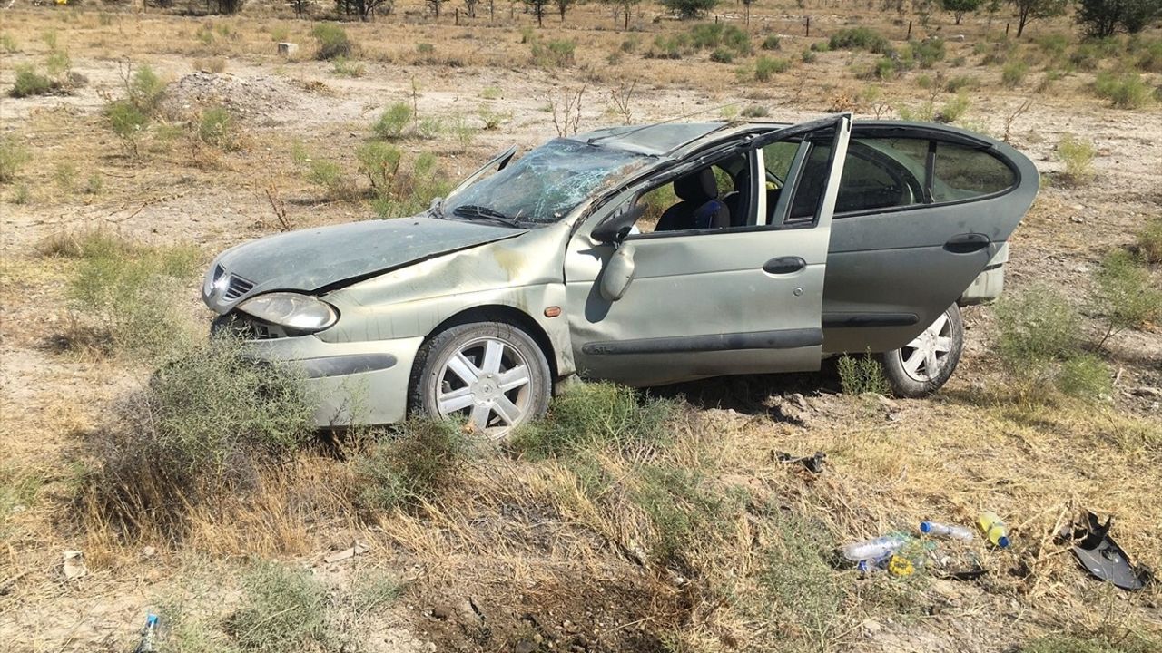 Konya'da Takla Atan Otomobilde 8 Kişi Yaralandı