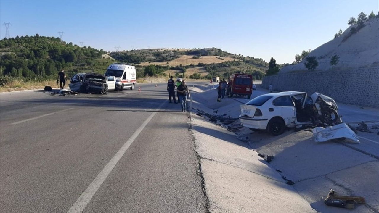 Kütahya'da Trafik Kazası: 5 Yaralı