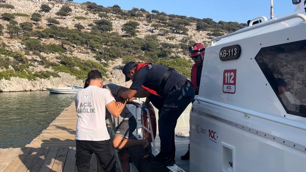 Marmaris Açıklarında Yatta Rahatsızlanan Kişi Kurtarıldı