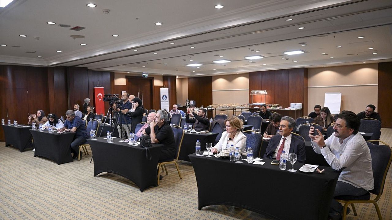 Merkez Parti'nin Yeni Manifestosu: Şeffaf Politika ve Ekonomik Reform