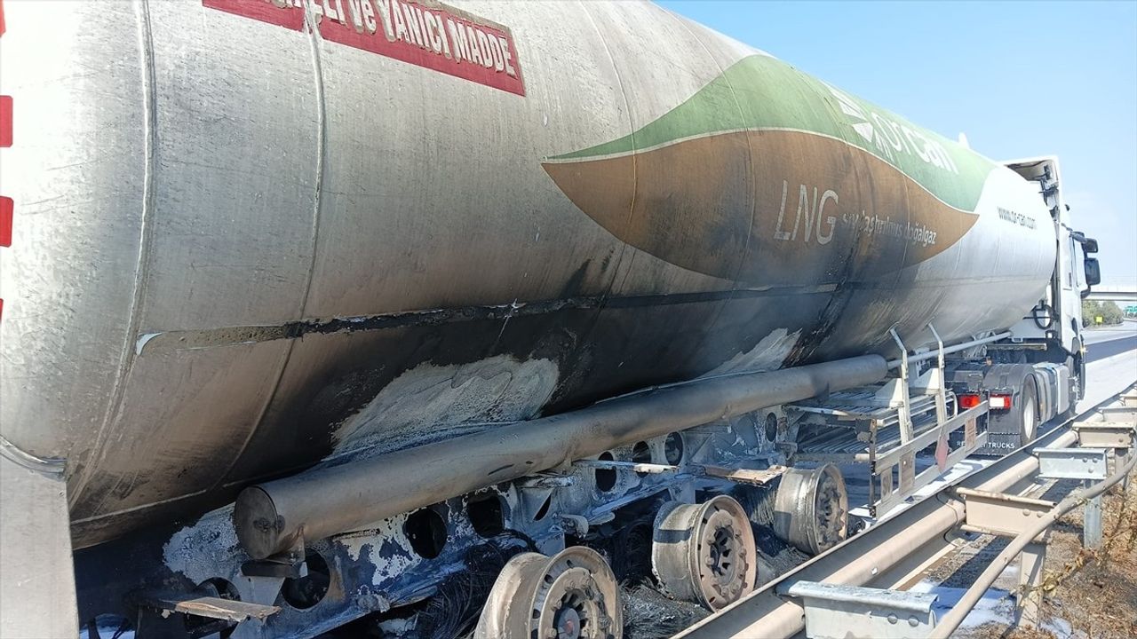 Mersin'de LNG Yüklü Tırda Yangın Olayı